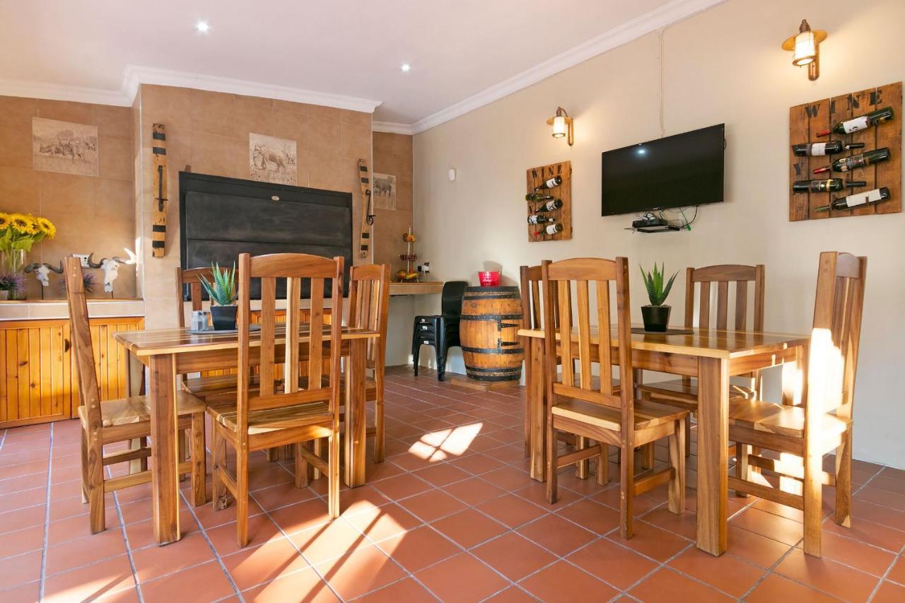 J'S Audacious Living Montagu Self Catering Appartement Buitenkant foto